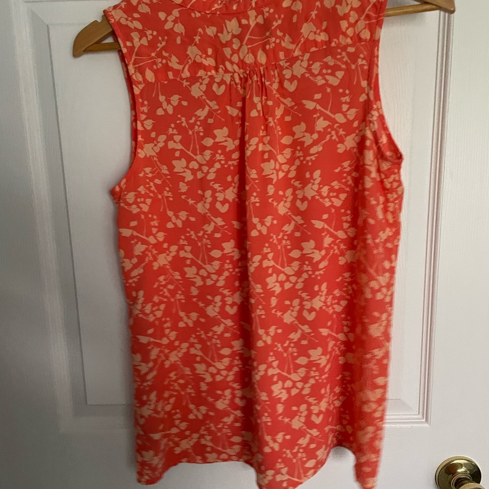 North face size medium blouse. - Picture 3 of 5